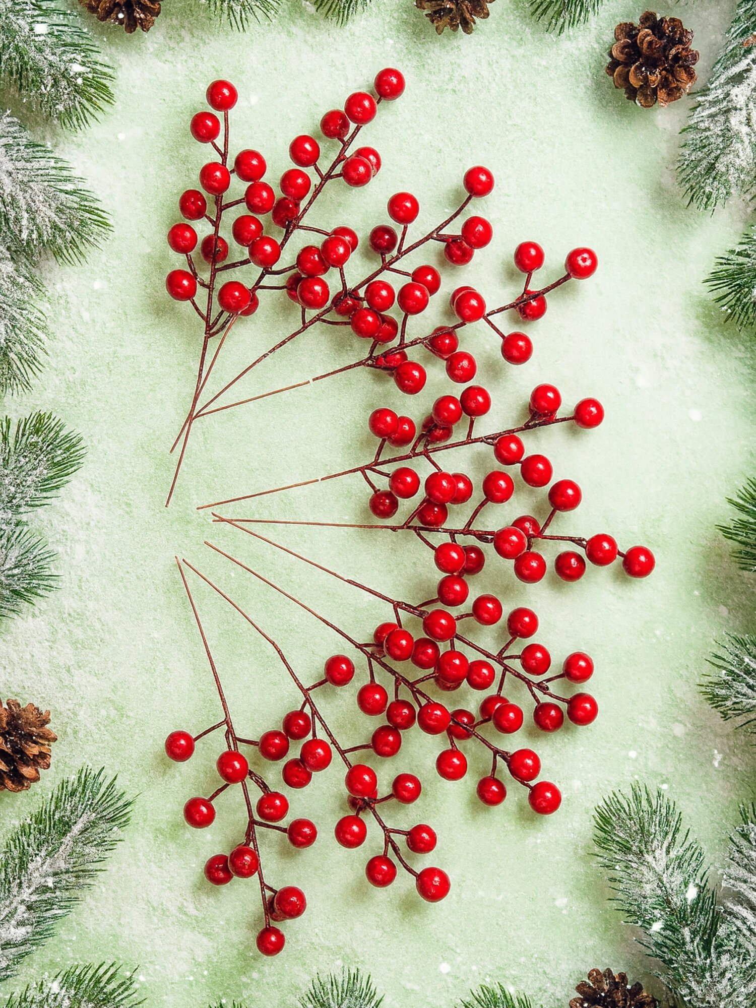 Ягоды искусственные декоративные для украшения для подделок красные крупные для венков 10 веточек