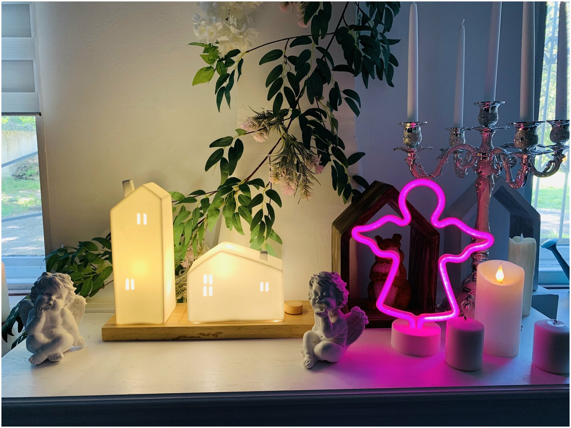 Настольный неоновый светильник Apeyron Ангел с розовым цветом свечения мощностью 3Вт, питание 3xАА, влагозащита IP20, рассеиватель силикон, корпус пластик, размеры 235х85х300мм, 12-71 - фотография № 9