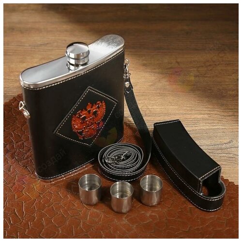Фляжка 340 мл с 3 рюмками, на ремне