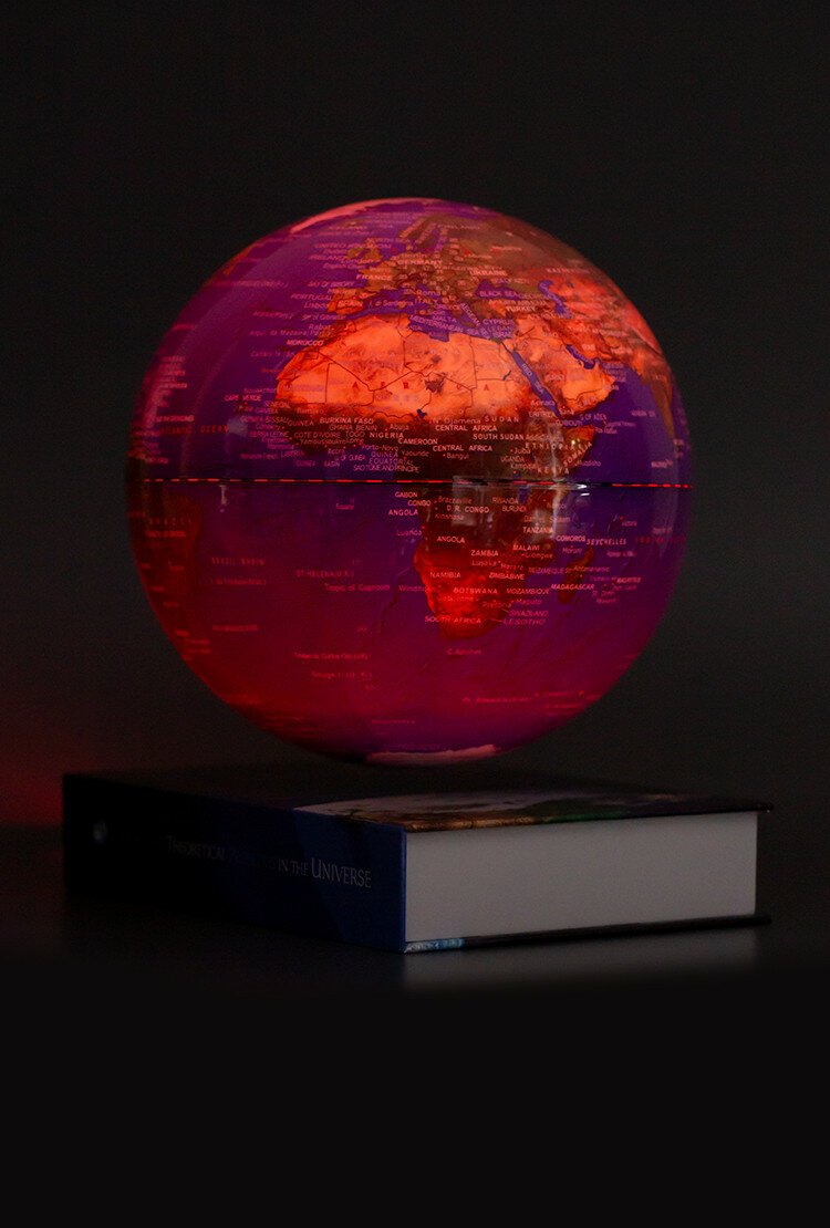 Левитирующий светящийся глобус D20 см на книге — фото 1