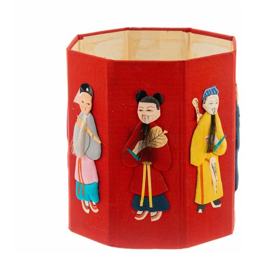 Коробка восьмиугольной формы с аппликативными изображениями людей в национальных костюмах, бумага, картон, текстиль, Китай, 1940-1956 гг.