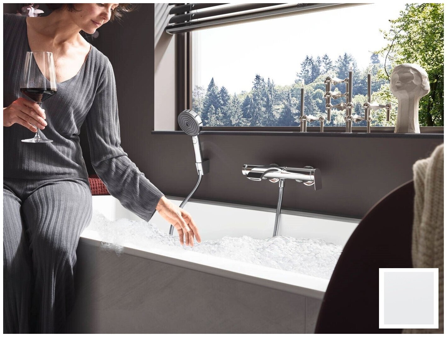 Смеситель Hansgrohe Vivenis для ванны с душем, матовый белый - фото №4