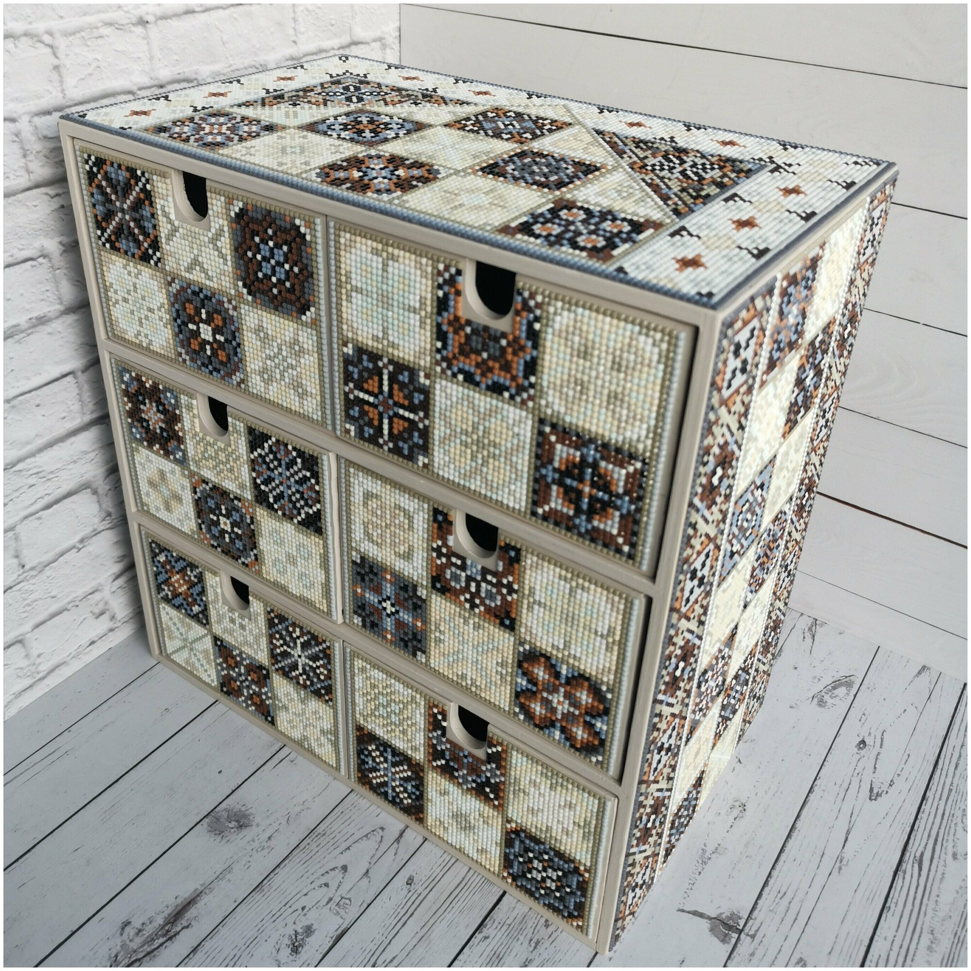 Алмазная вышивка Яркие Грани "Мини-комод Шахматный", размер 31х18х32 см, 17 цветов