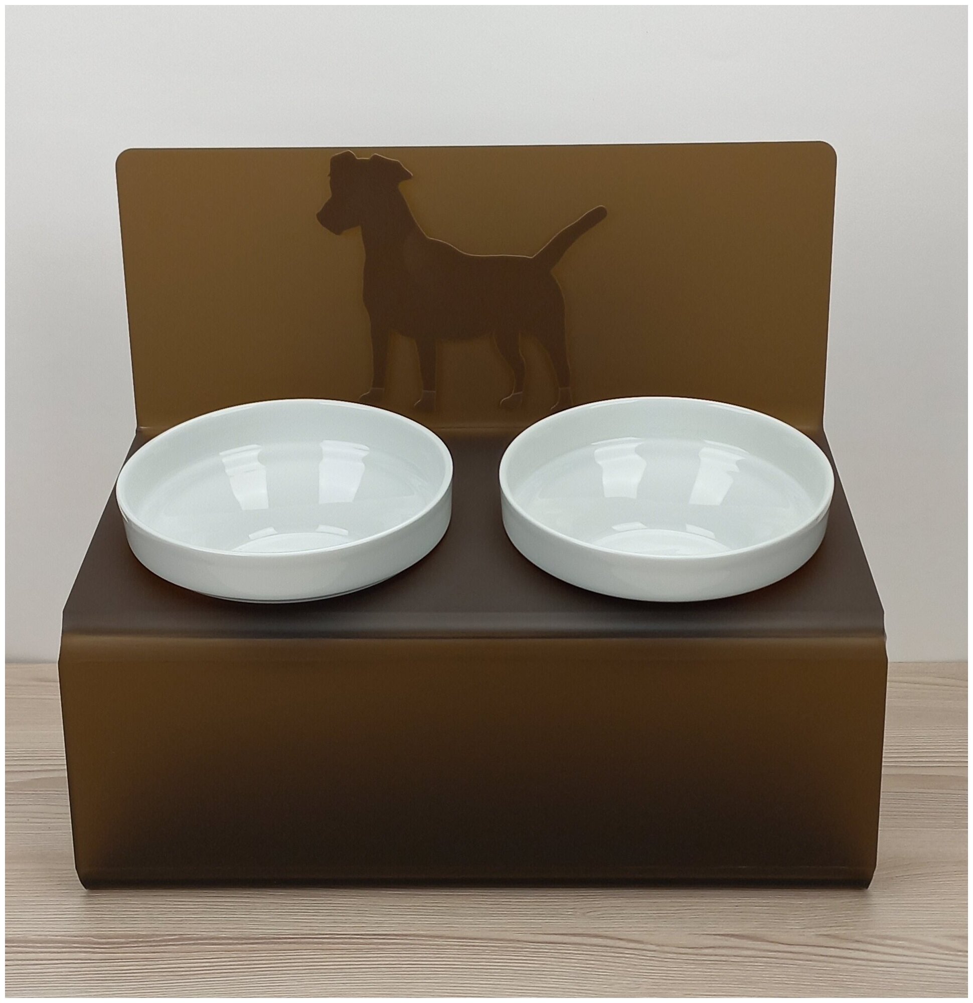 Миска для собак на подставке с наклоном Artmiska "Джек-рассел" S двойная 2x800 мл, коричнево-кофейная