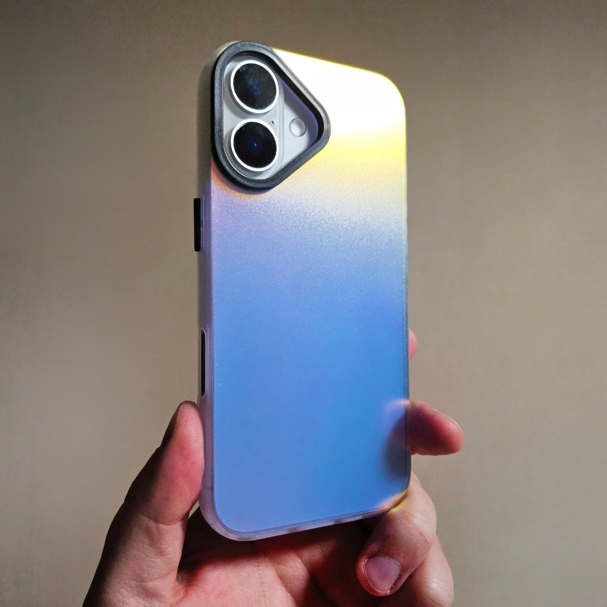 Чехол на Apple iPhone 16 перламутровый с защитой камеры, для Айфона 16, жемчужный