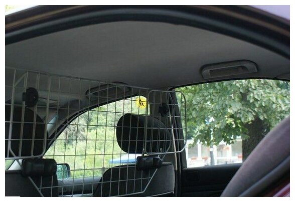 Решетка в багажник автомобиля для перевозки животных - фотография № 5