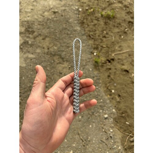 Темляк из паракорда на нож, сумку, одежду брелок.