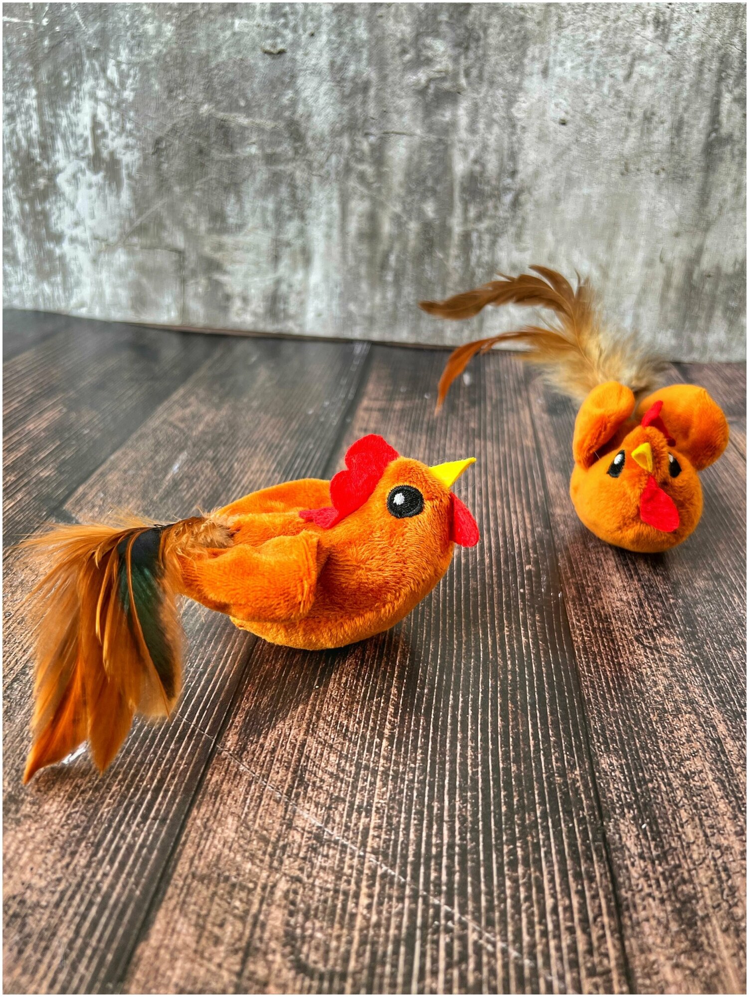 Игрушка для кошек интерактивная вибрирующая Птица, дразнилка с перьями, оранжевая - фотография № 1