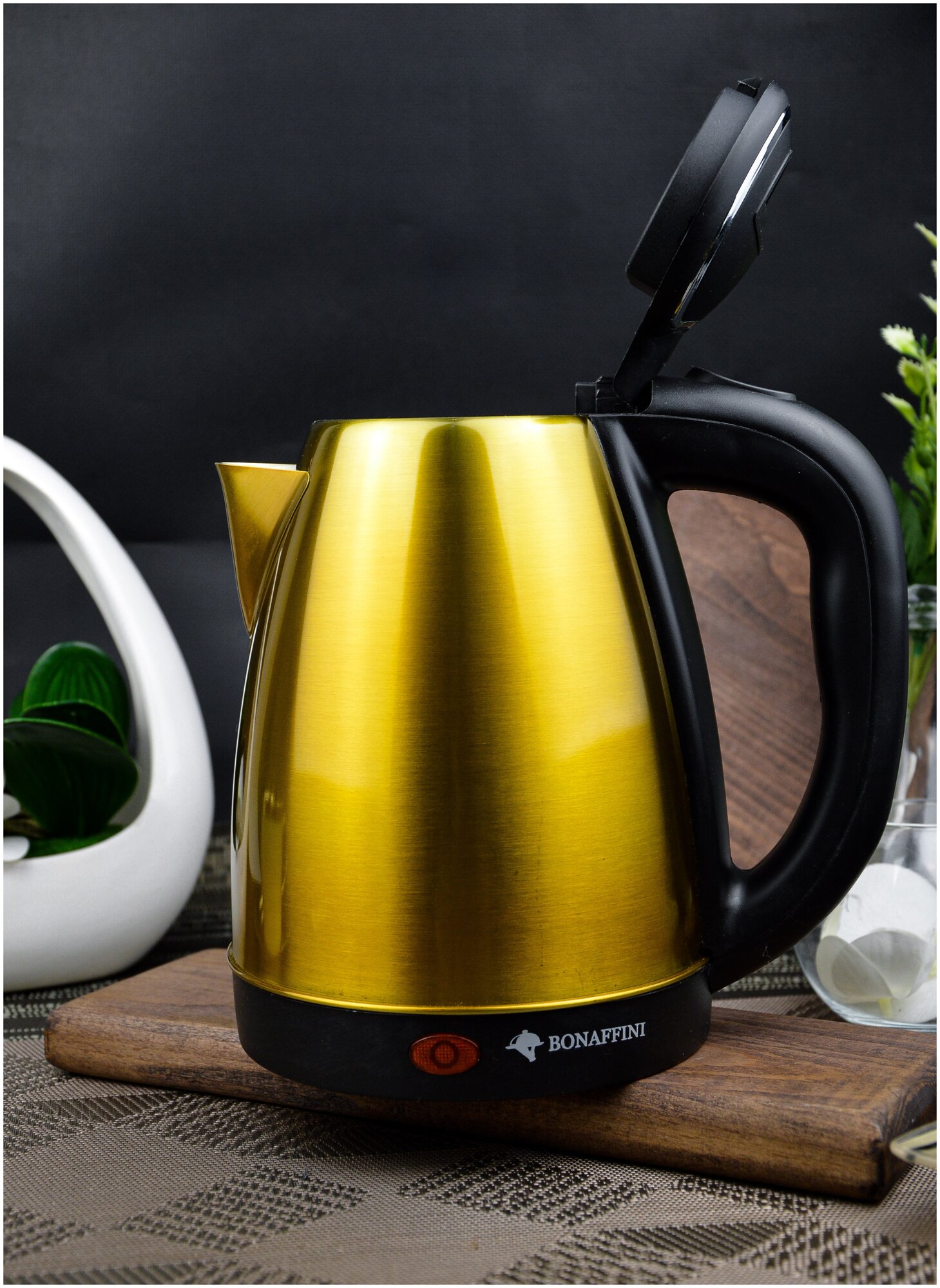 Электрический чайник Bonaffini ELK-0004; 1,8л; 1500 Вт, дисковый - фотография № 6