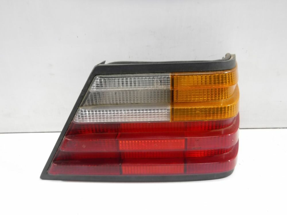 Фонарь задний правый Mercedes W124