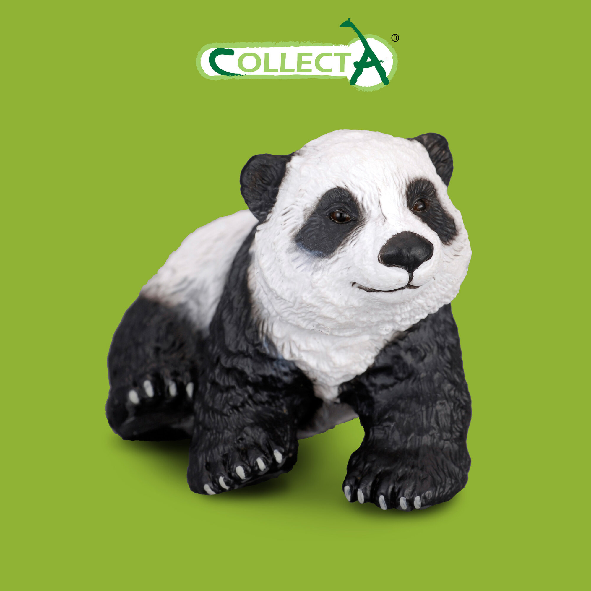 Фигурка животного Collecta "Детёныйш панды сидящий" высота 4 см, 88219b