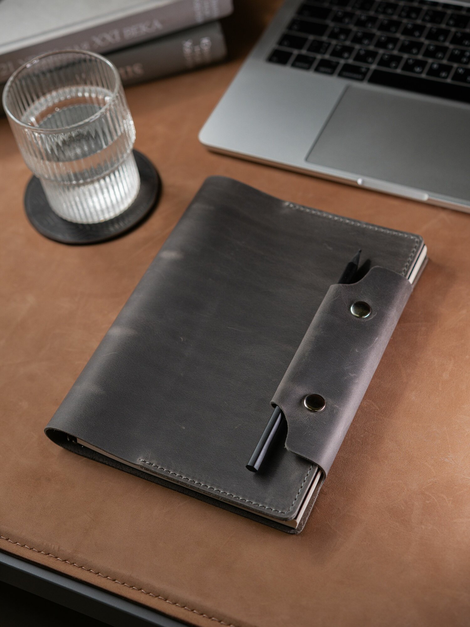 Ежедневник А5 с обложкой из натуральной кожи/Блокнот на кольцах со сменными блоками недатированный