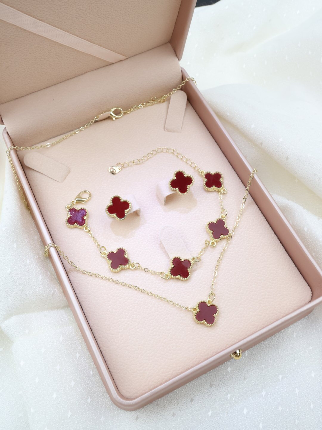 Комплект бижутерии: браслет, серьги, кольцо, колье