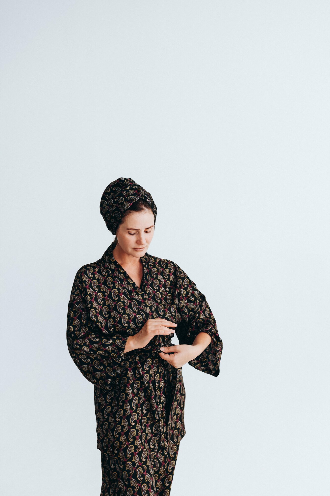 Халат шелковый, кимоно в пол, 100% шелк, черный с принтом - фотография № 3