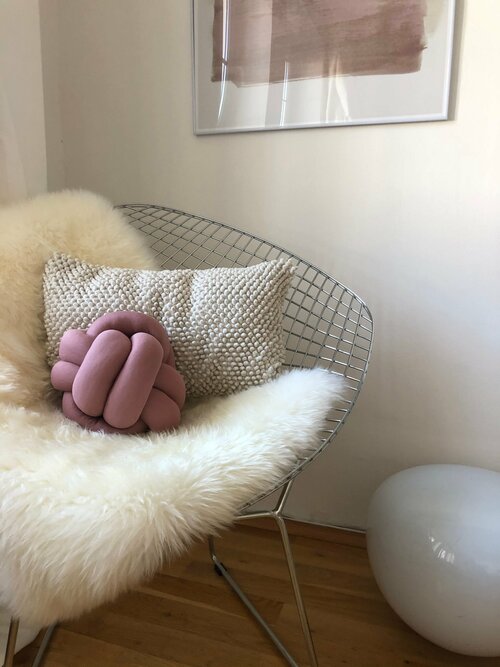 Большая декоративная подушка-узел 35х35 см/Интерьерная современная подарочная подушка в форме шара ручной работы пыльно-розового цвета(Д0165)