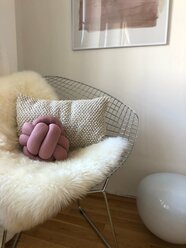Современная декоративная подушка-узел 30х30 см/ Интерьерная подарочная диванная подушка в форме шара ручной работы пыльно-розового цвета(Д0100)