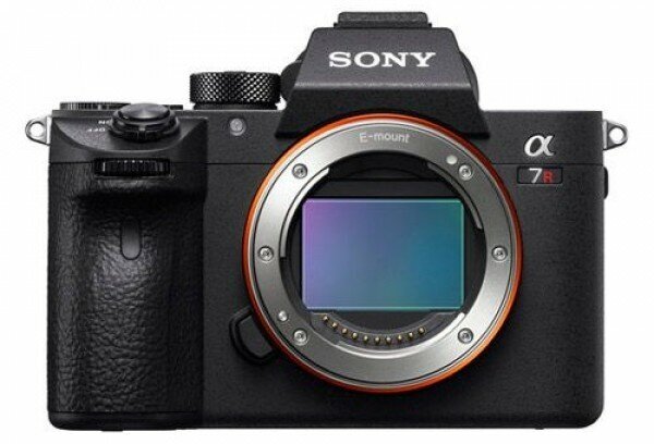 Беззеркальная камера Sony Alpha 7R III (ILCE-7RM3) Body