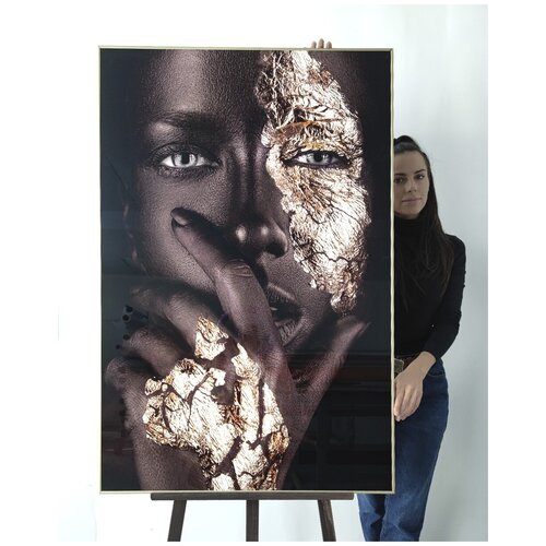 Большая интерьерная картина Insightful 76 х 116 см в золотом багете на композитном материале ALUMOART. Качество люкс