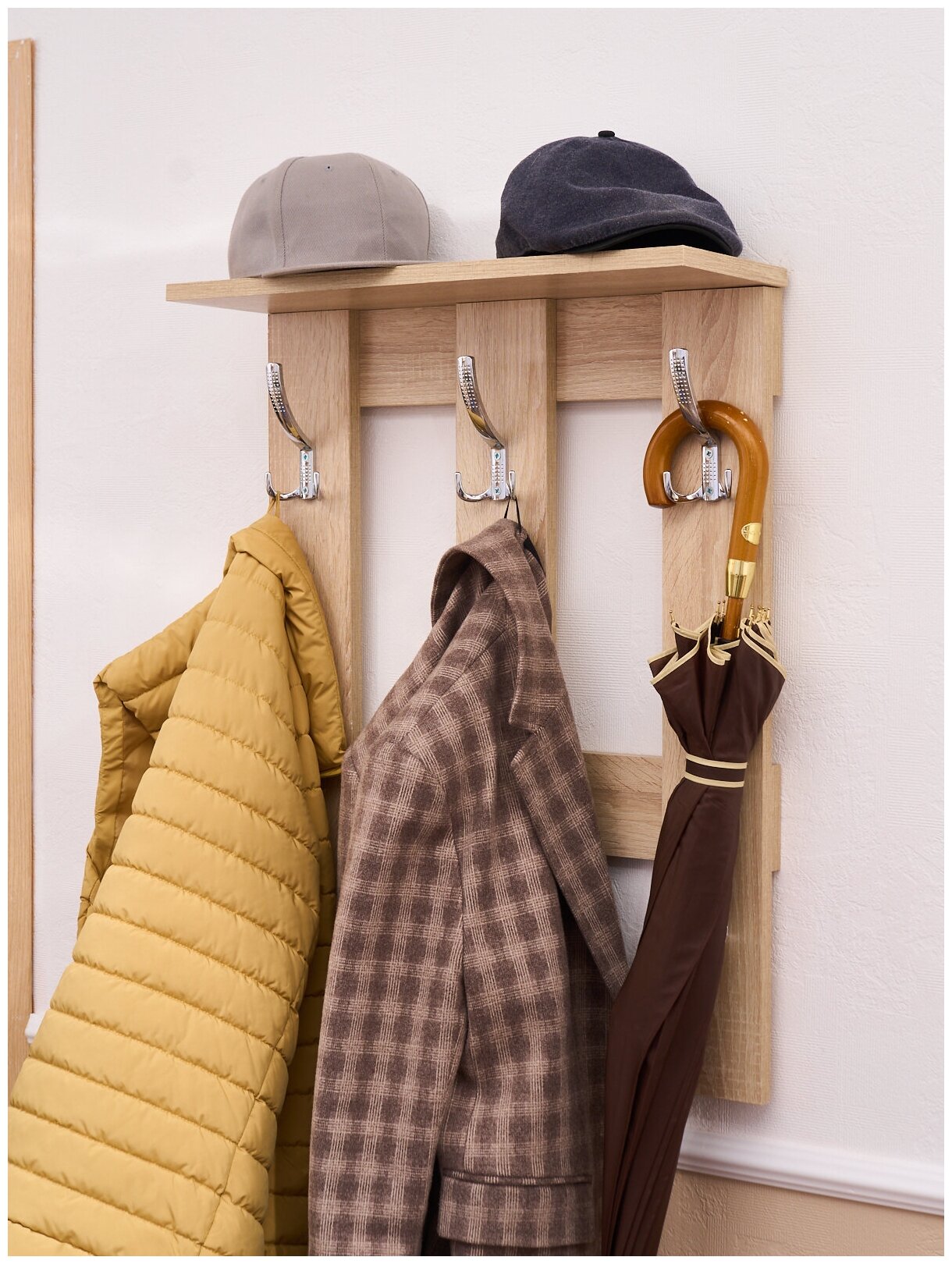 Вешалка настенная деревянная для верхней одежды в прихожей - фотография № 10