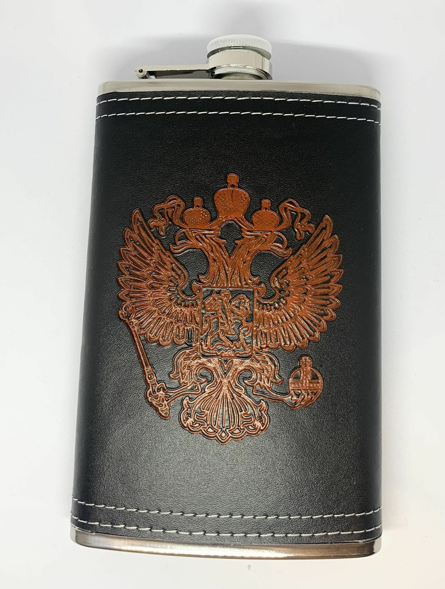 Фляжка из нержавеющей стали в чехле из кожи с тиснением герб Российской Федерации