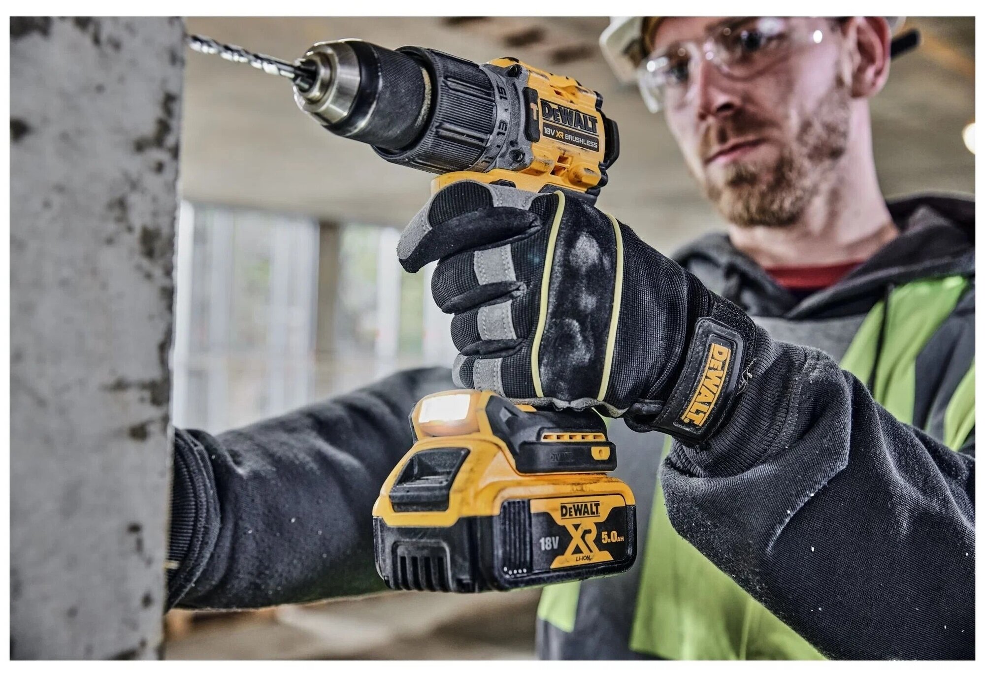 Шуруповерт аккумуляторный DeWalt DCD805P2T - фото №2