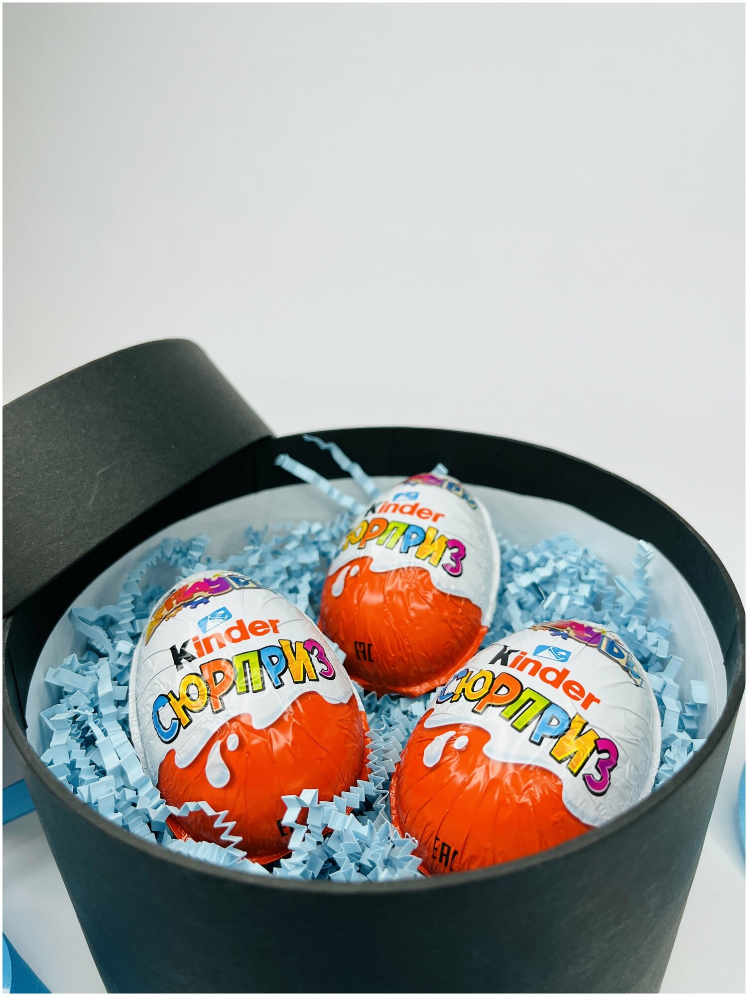 Сладкий подарочный набор для девочки и мальчика, шоколадное яйцо с игрушкой, Kinder сюрприз в подарочной коробке, 3шт по 20г - фотография № 2