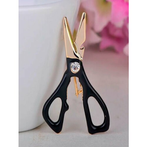 Брошь Blucome фианит искусственный камень золотой 512₽