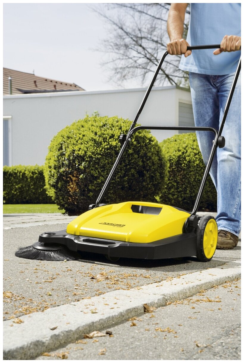 Подметальная машина Karcher S 4 желтый - фото №7