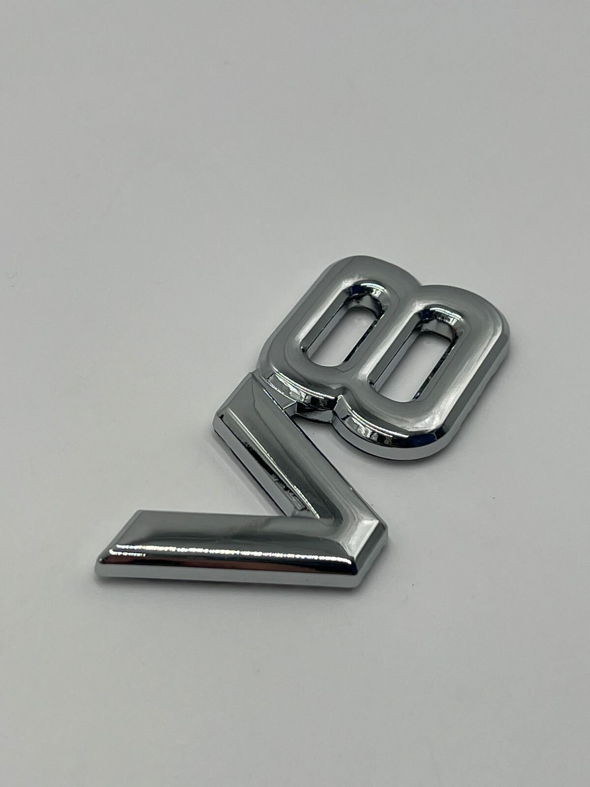 Шильдик Наклейка Эмблема V8 Хром