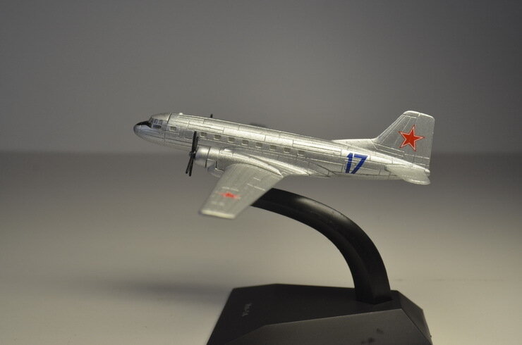 Масштабная модель 1/214, Самолет ИЛ-14 — фото 1