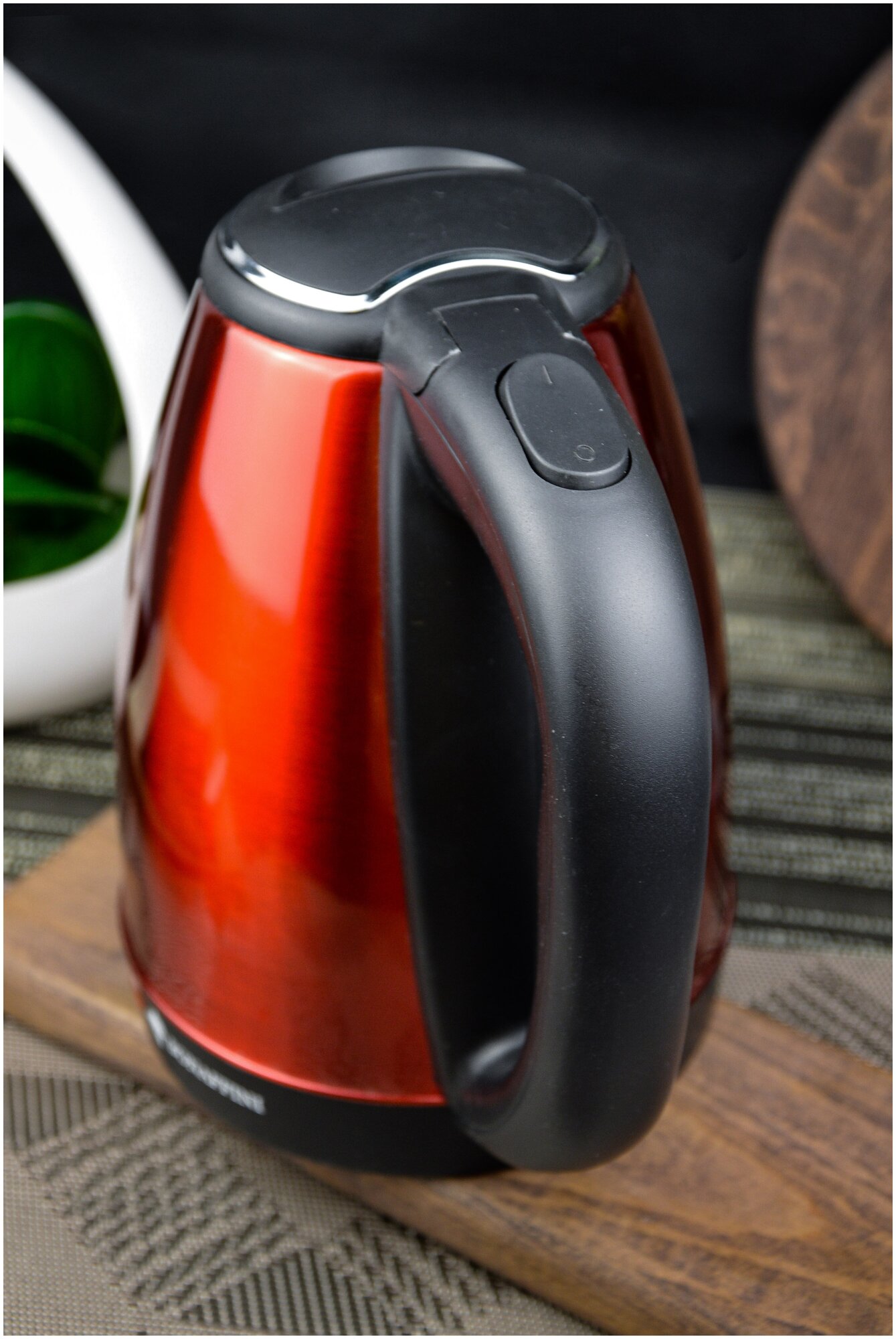 Электрический чайник Bonaffini ELK-0005; 1,8л, 1500 Вт; красный - фотография № 2