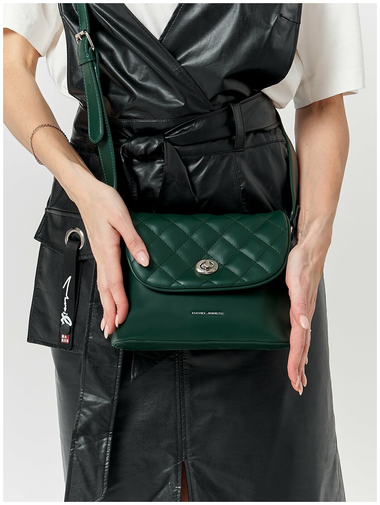 Стильная, влагозащитная, надежная и практичная женская сумка из экокожи David Jones 6616-2K/D.GREEN