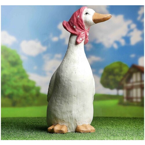 Садовая фигура Гусыня в платке, декоративная статуэтка, высота 48 см