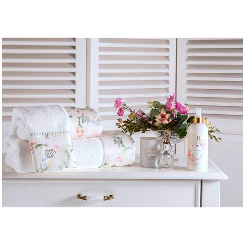 Комплект полотенец (30x50, 50x100, 75x150) + ароматический спрей Elenore белый Tivolyo (белый), Комплект полотенец (3 шт)