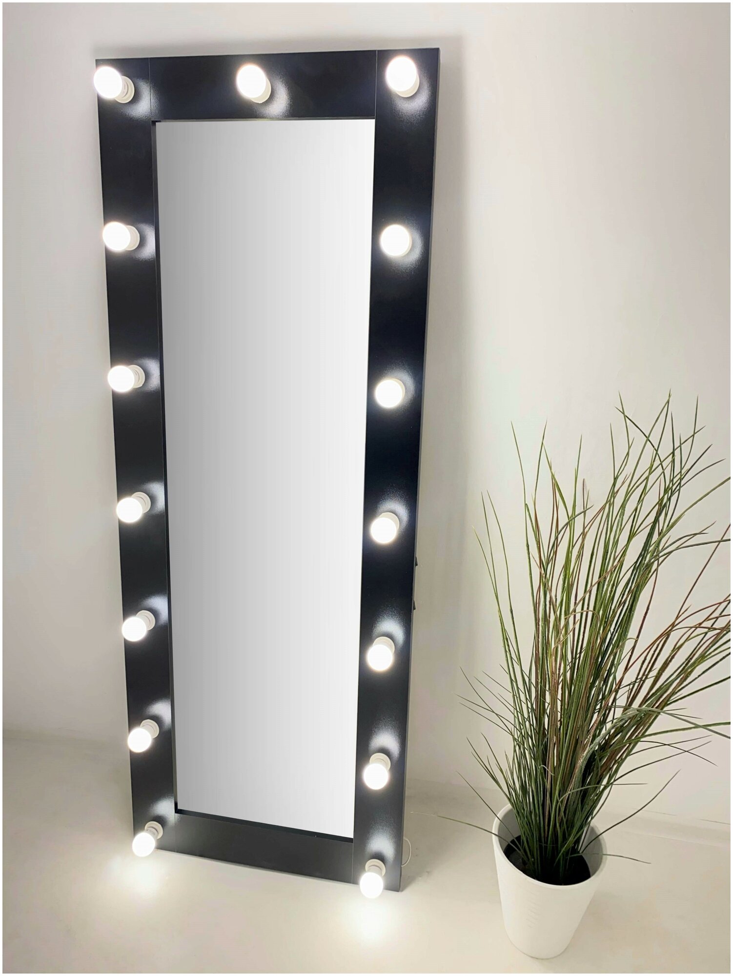 Гримерное зеркало с лампочками BeautyUp 160/60 цвет "Черный" - фотография № 1