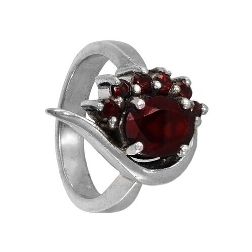 Серебряное кольцо 'Мистерия' с гранатами