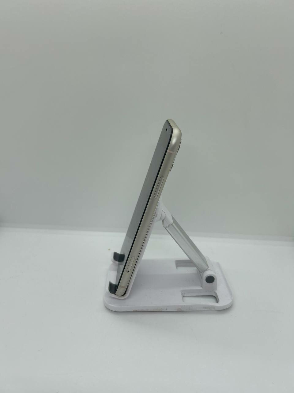 Смартфон Apple iPhone 11 128 ГБ, Dual: nano SIM + eSIM, белый — фото 1