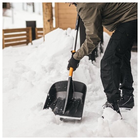 Лопата Fiskars для уборки снега - фото №2