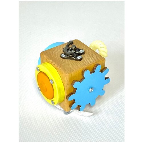 Бизикубик дорожный 5*5 см с фонариком