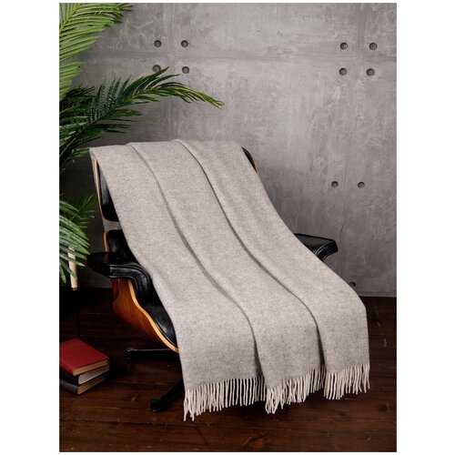 Плед с кистями из шерсти мериноса Classic 17-01 Avinamas (серо-бежевый), 140х220