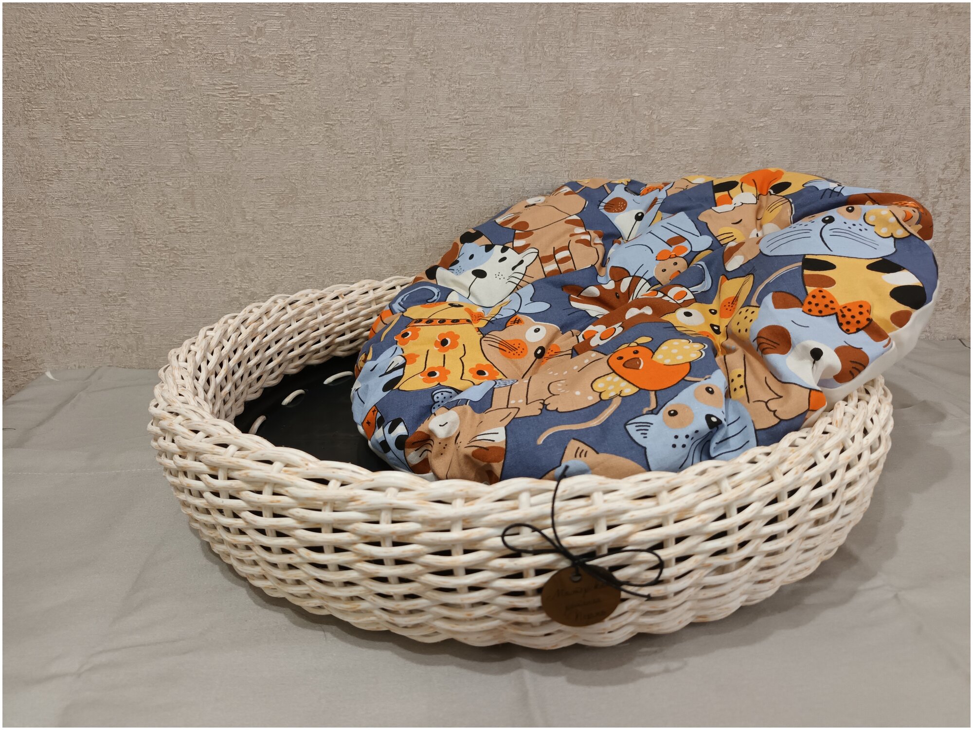 Лежанка для собак и кошек, с подушкой, 55 см., дуб молочный - фотография № 4