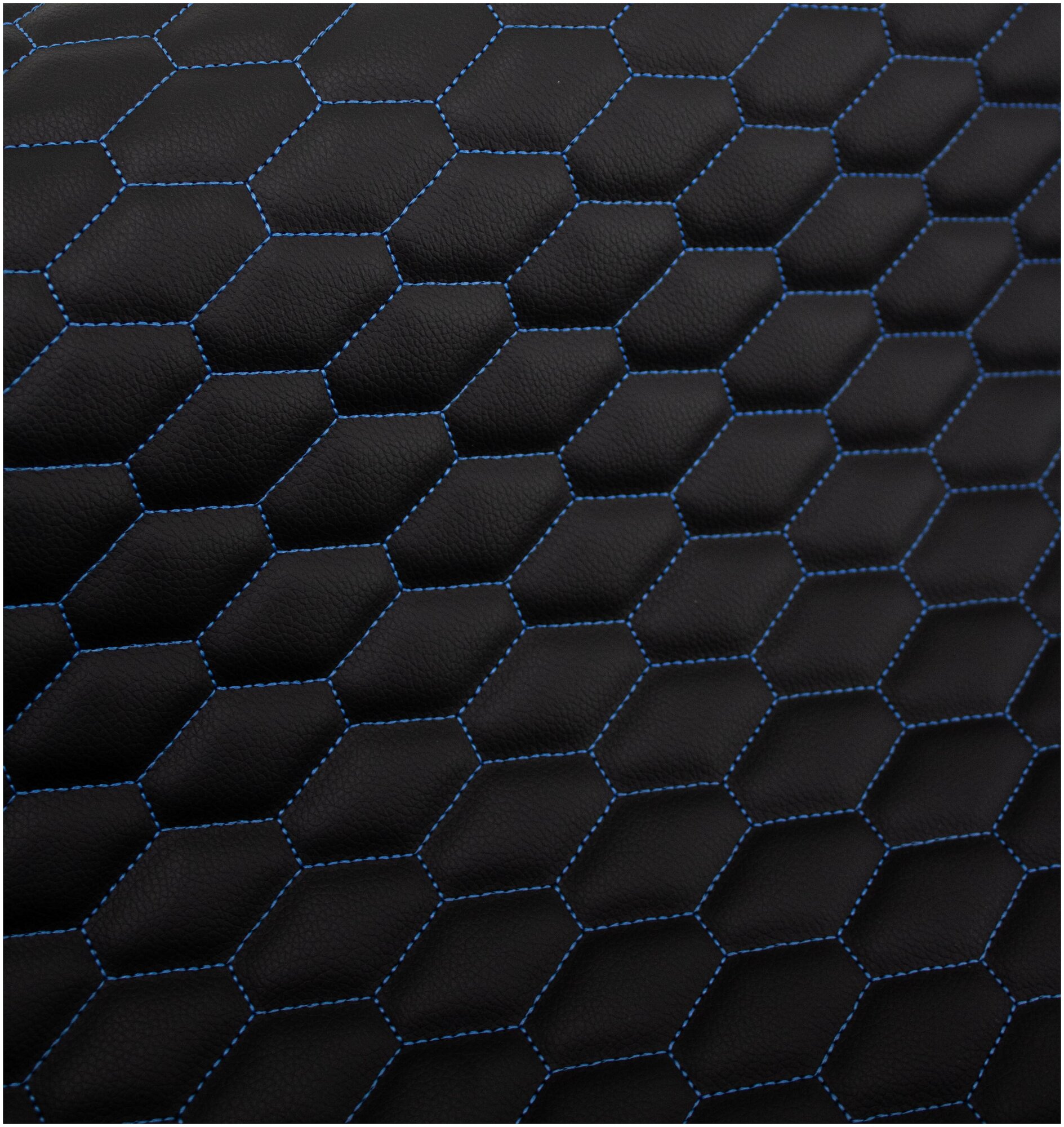 Стеганая экокожа соты черная с синей ниткой (200*140см) кожзам стеганный для перетяжки салона авто мебели