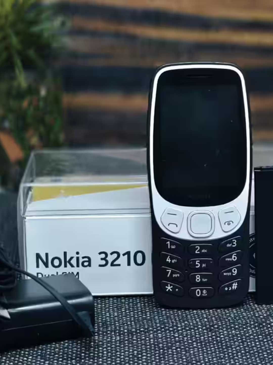 Nokia 3210 — модель, выпущенная в году, один из самых популярных и культовых мобильн