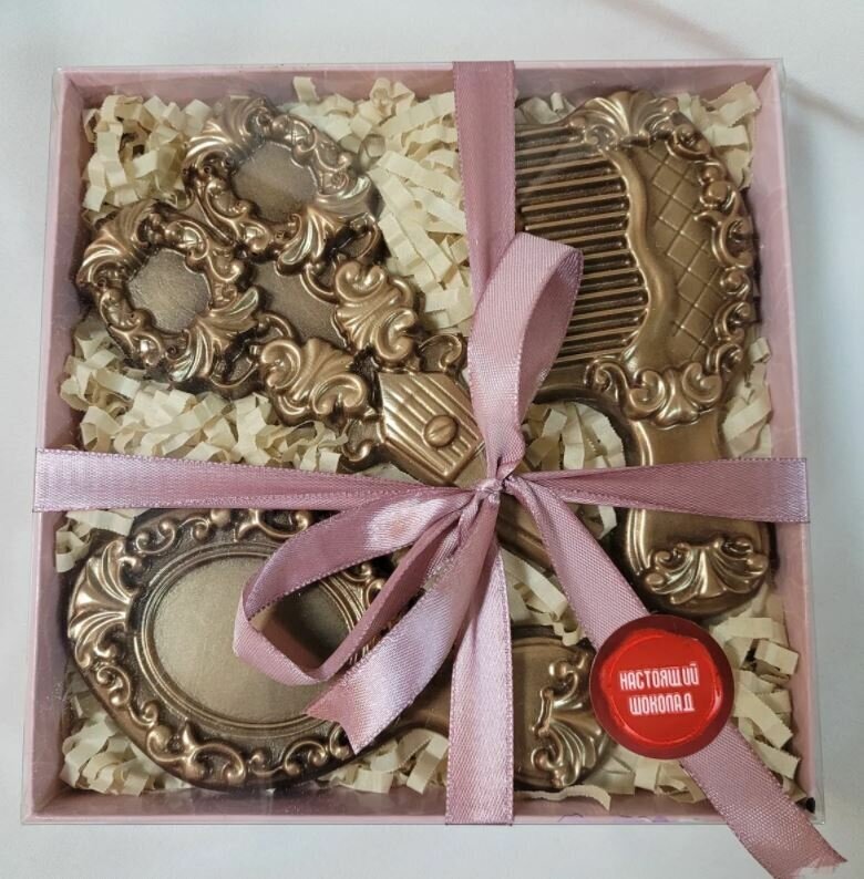 Подарочный набор Шоколад бельгийский фигурный темный ручная работа "Косметичка" 130 грамм - фотография № 1
