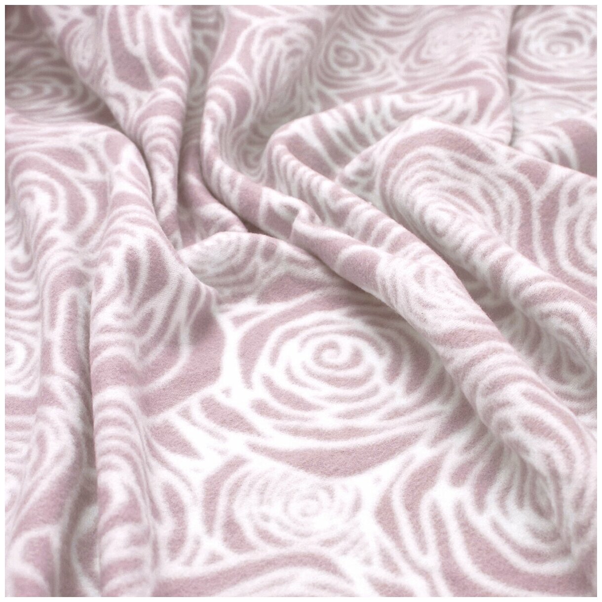 Плед для дивана флисовый 150х200 на кровать теплый. Покрывало на 1,5 кровать, диван "Розы" розовый - фотография № 6