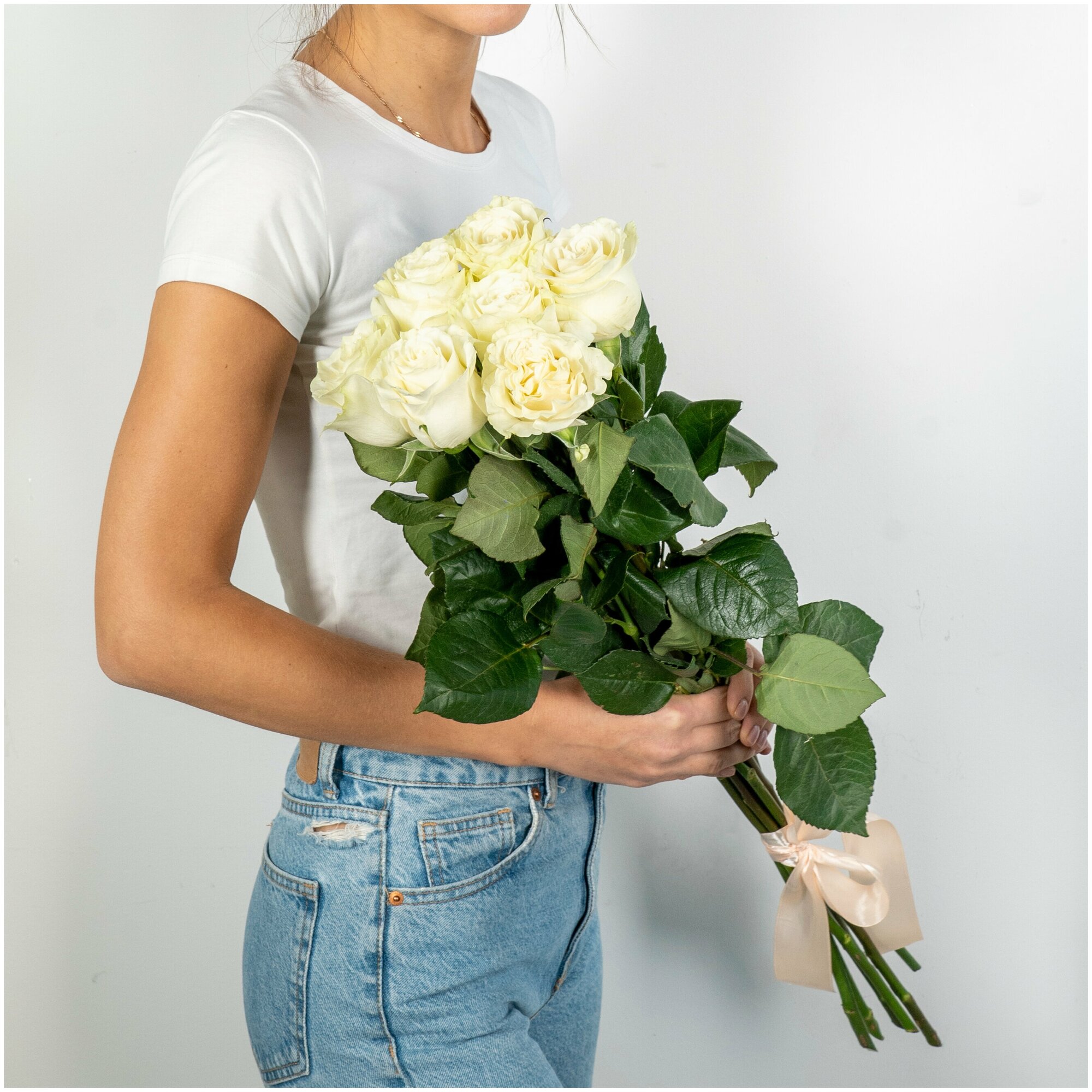 Цветы живые букет из белых роз 7 шт. 70 см. Эквадор| Лэтуаль Flowers