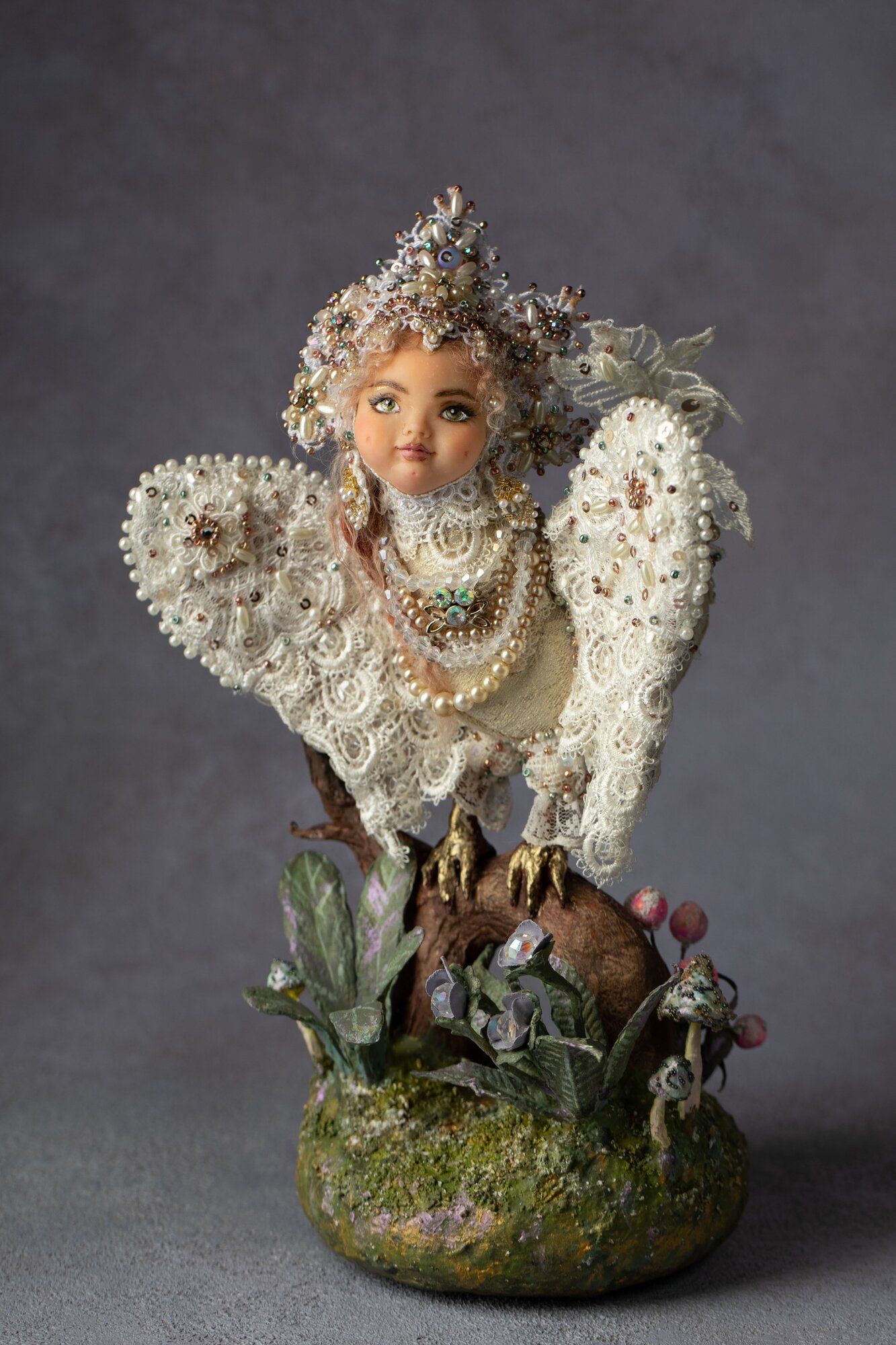 Авторская кукла ручной работы "Птичка" украшена бисером, интерьерная