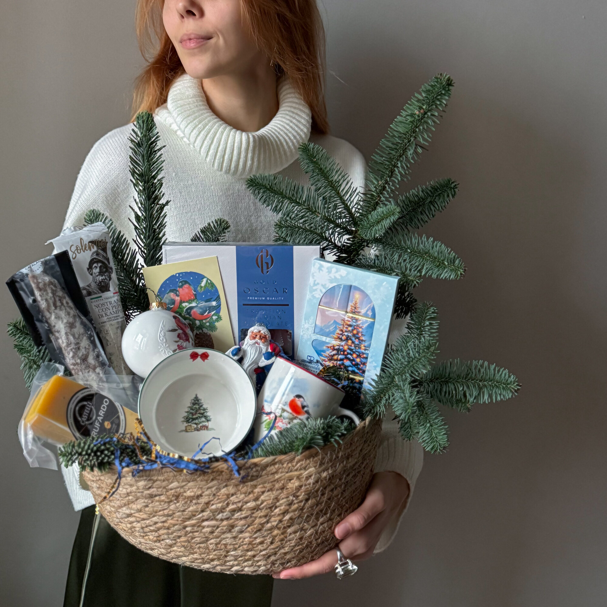 Подарочная корзина с декором в русском стиле, с кружкой и тарелкой. Veresk 725