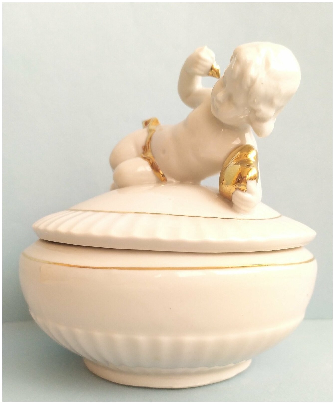 Ангел Амур с сердечком — фото 1