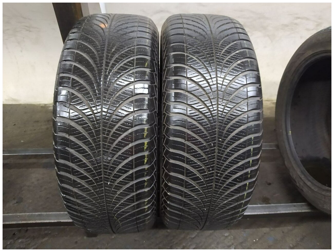 Goodyear Vector 4 Seasons Gen-2 SUV 255 60 18 БУ Шины 255 60 Летние